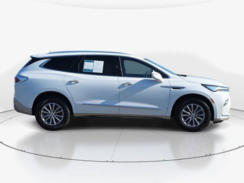 Used 2024 Buick Enclave Premium image 4