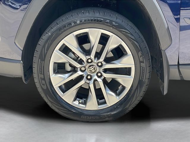 Used 2022 Toyota RAV4 XLE Premium AWD/4WD image 29