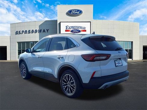 Used 2025 Ford Escape SE image 8