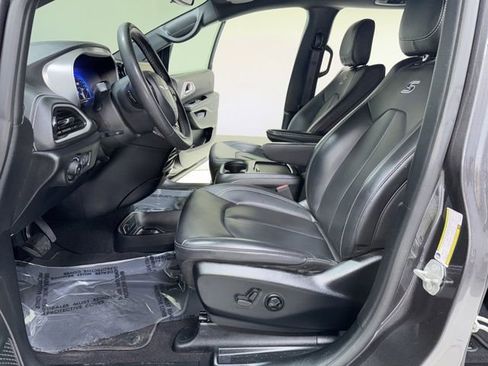 Used 2023 Chrysler Pacifica Touring-L w/ S Appearance Package image 14