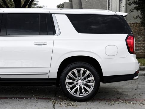 Used 2022 GMC Yukon XL Denali image 18