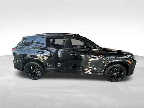 New 2026 Volkswagen Tiguan SE R-Line FWD image 3