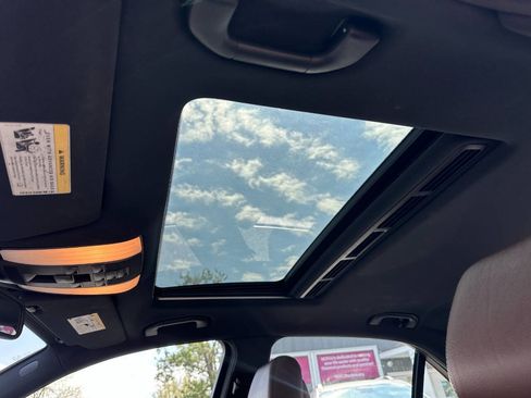 Used 2014 Mercedes-Benz E 550 4MATIC Sedan image 16