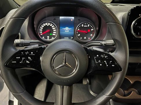 Used 2025 Mercedes-Benz Sprinter 2500 image 25