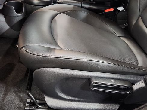 Used 2019 MINI Cooper 4-Door Hardtop image 43