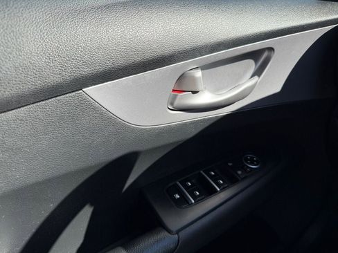 Used 2022 Kia Forte LXS image 17