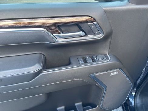 Used 2025 GMC Sierra 1500 Elevation w/ Preferred Package image 16