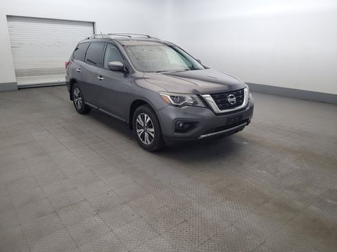 Used 2017 Nissan Pathfinder SV w/ SV Cold Weather Package AWD/4WD image 13