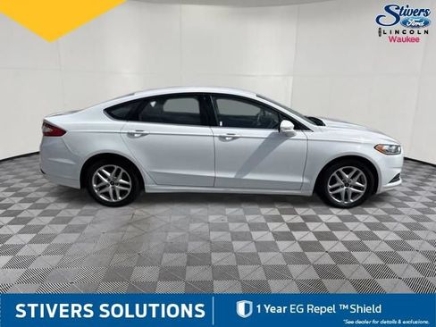 Used 2016 Ford Fusion SE FWD image 5