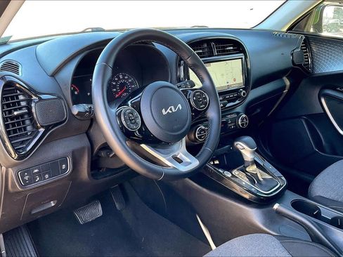 Used 2022 Kia Soul EX image 2