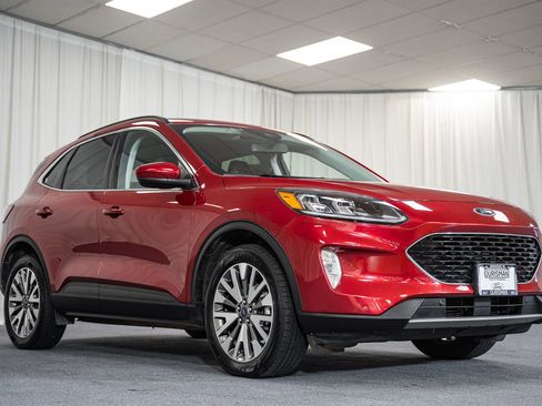 Certified 2022 Ford Escape Titanium AWD/4WD image 1
