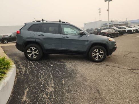 Used 2015 Jeep Cherokee Trailhawk w/ Leather Interior Group AWD/4WD image 12