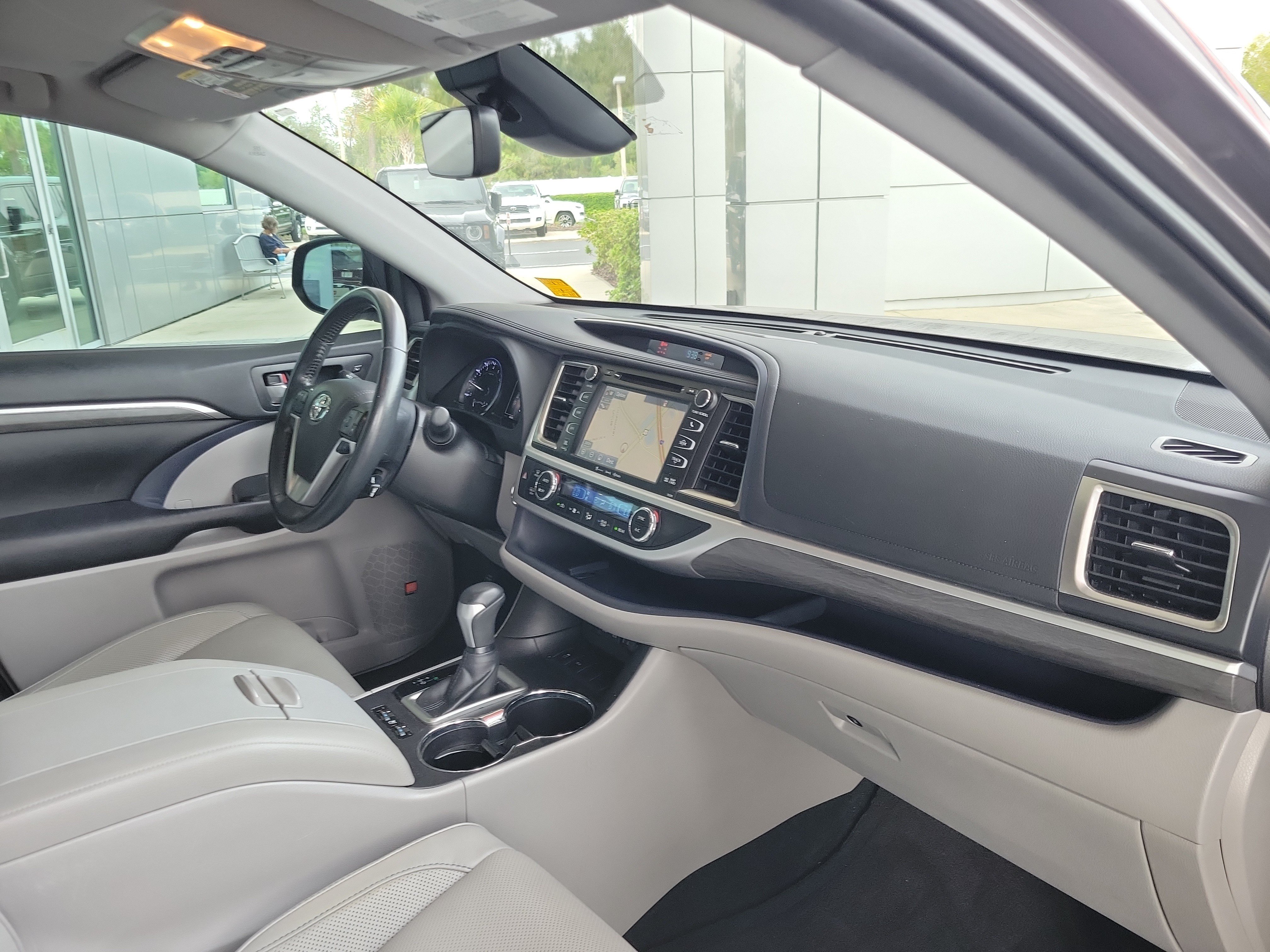 Used 2019 Toyota Highlander Limited FWD image 34
