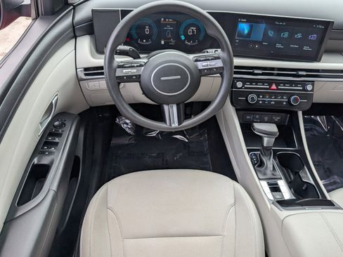 Used 2025 Hyundai Tucson SE image 13