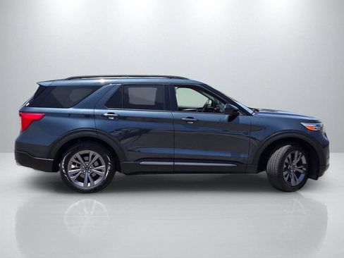 Used 2023 Ford Explorer XLT w/ Equipment Group 202A RWD image 3