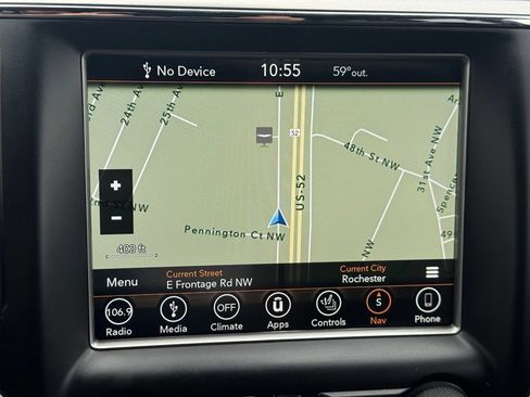 Used 2018 Jeep Grand Cherokee Altitude AWD/4WD image 3
