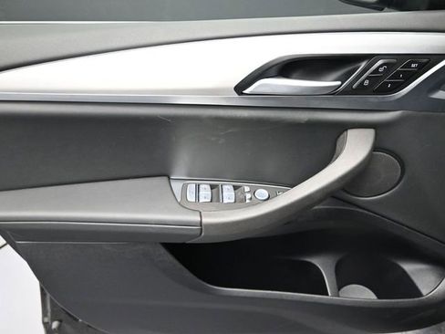 Used 2025 BMW X4 xDrive30i w/ Premium Package image 16