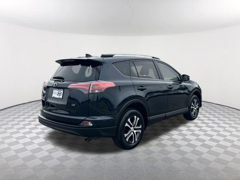 Used 2018 Toyota RAV4 LE image 7