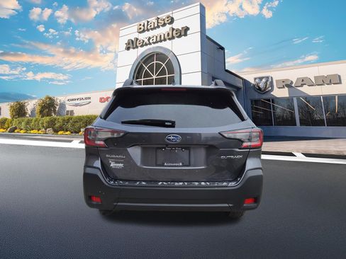 Used 2025 Subaru Outback Premium w/ Popular Package #1A AWD/4WD image 4