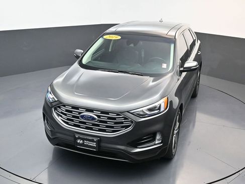 Used 2019 Ford Edge Titanium image 25