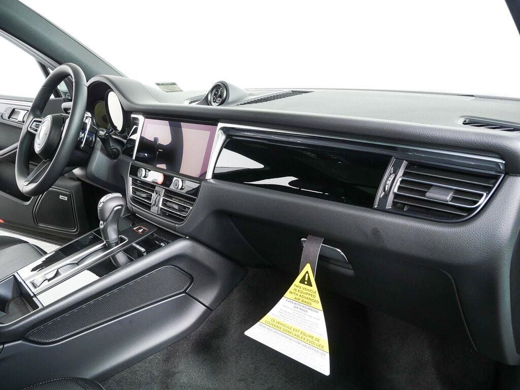 Certified 2026 Porsche Macan AWD/4WD image 25
