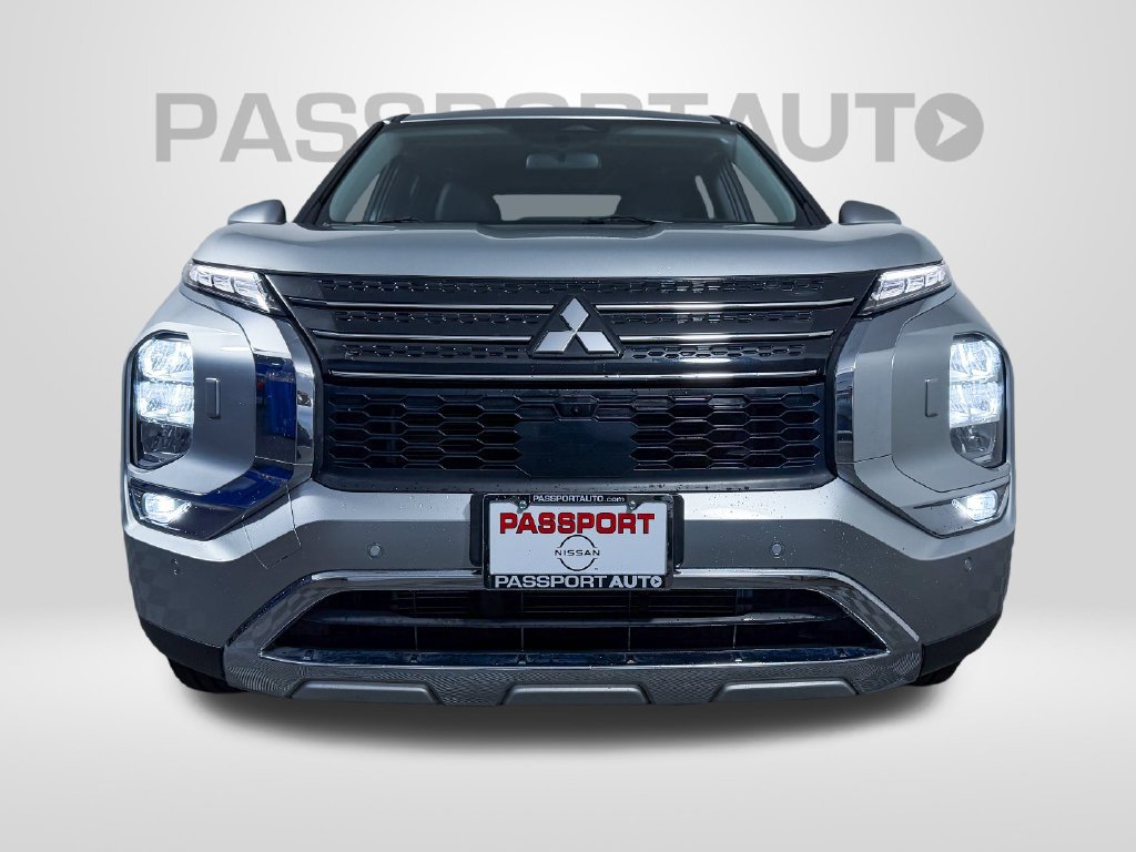 Used 2022 Mitsubishi Outlander SE AWD/4WD image 2