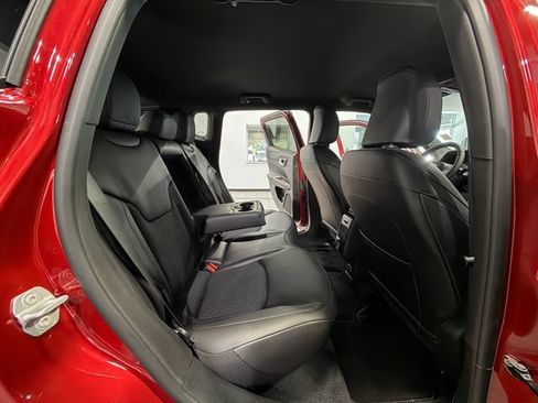 Used 2026 Jeep Compass Latitude AWD/4WD image 14