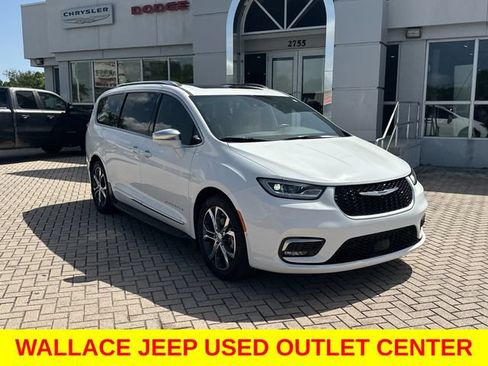 Used 2022 Chrysler Pacifica Pinnacle FWD image 5