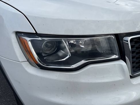 Used 2018 Jeep Grand Cherokee Laredo AWD/4WD image 9