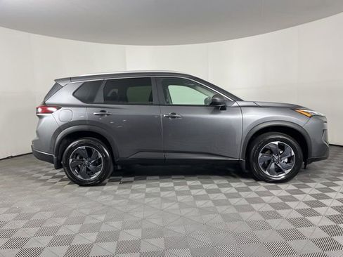 Used 2025 Nissan Rogue SV w/ SV Premium Package FWD image 13