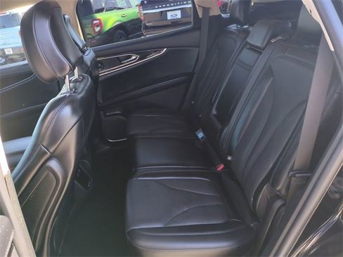 Used 2021 Lincoln Nautilus Reserve image 14