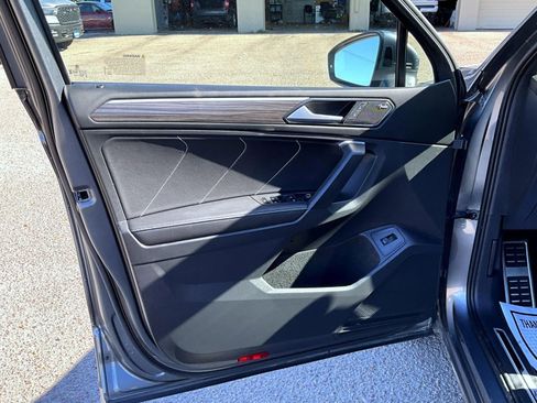 Used 2023 Volkswagen Tiguan SEL R-Line image 10