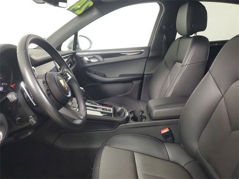 Used 2024 Porsche Macan image 20