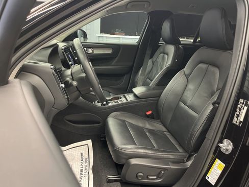Used 2023 Volvo XC40 B5 Core w/ Protection Package Premier image 11