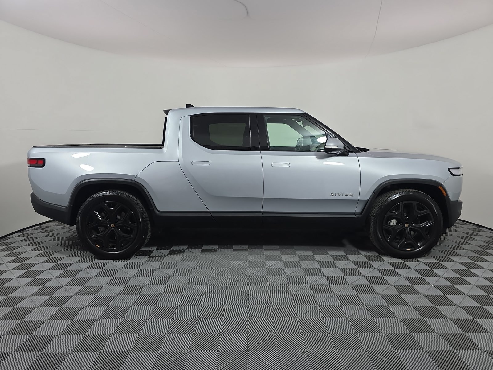 Used 2023 Rivian R1T Adventure Dual AWD/4WD image 6