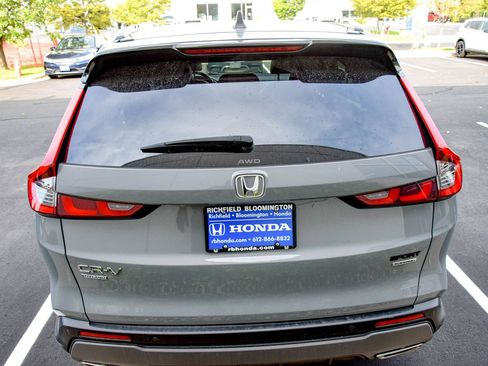 Used 2023 Honda CR-V Sport Touring image 17