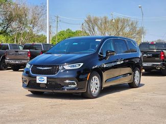 New 2026 Chrysler Pacifica Select video 2