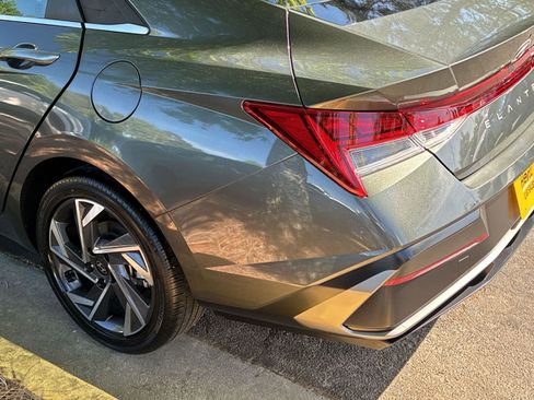 Used 2025 Hyundai Elantra Limited FWD image 7