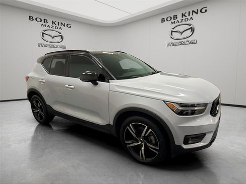 Used 2022 Volvo XC40 T5 R-Design AWD/4WD image 7
