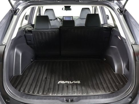 Used 2019 Toyota RAV4 LE image 17