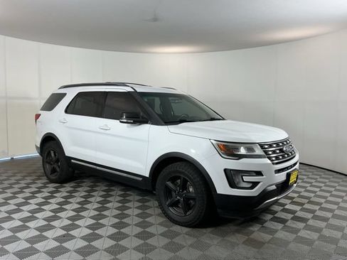 Used 2016 Ford Explorer XLT AWD/4WD image 3