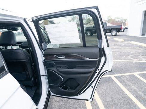 New 2026 Jeep Grand Cherokee Limited image 12