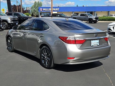 Used 2015 Lexus ES 300h w/ Navigation System Package FWD image 4