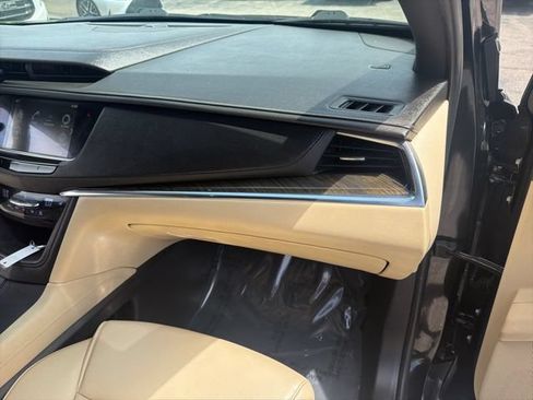 Used 2018 Cadillac XT5 AWD image 25