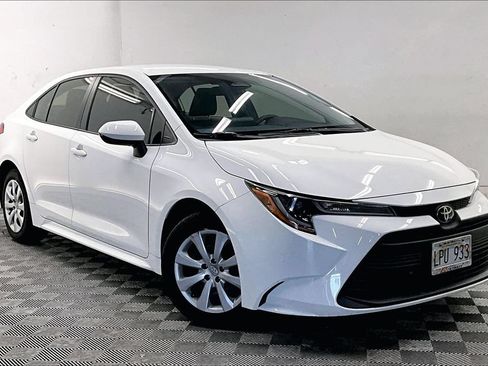 Used 2025 Toyota Corolla LE FWD image 11