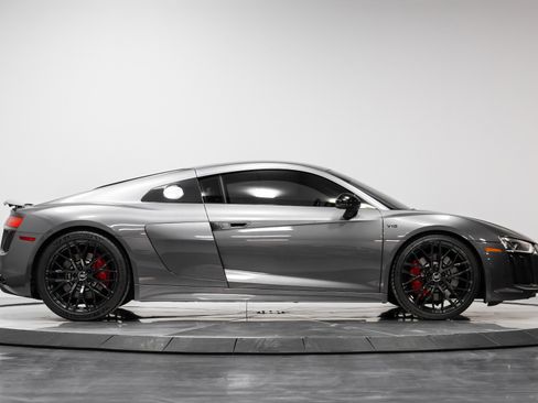 Used 2018 Audi R8 V10 w/ Premium Package image 15