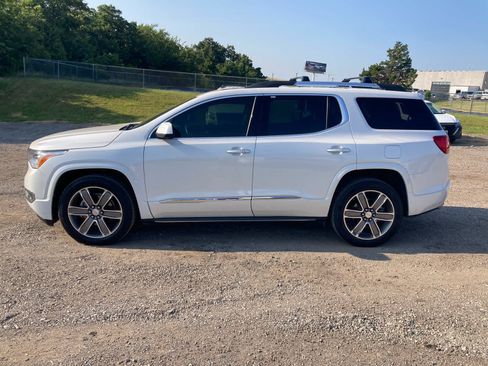 Used 2017 GMC Acadia Denali w/ Technology Package FWD image 2