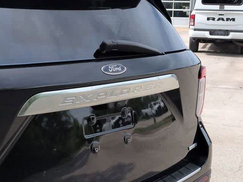 Used 2020 Ford Explorer Platinum w/ Premium Technology Package AWD/4WD image 13