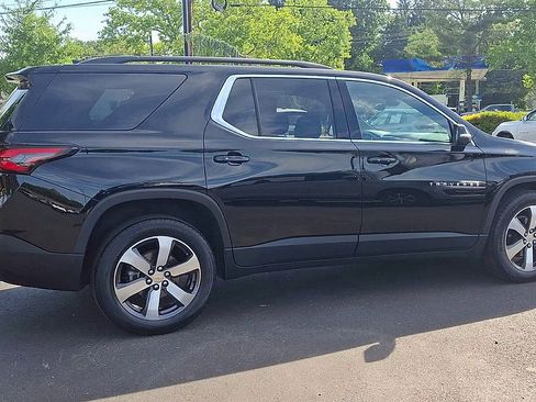 Certified 2023 Chevrolet Traverse LT w/ LT Premium Package AWD/4WD image 3