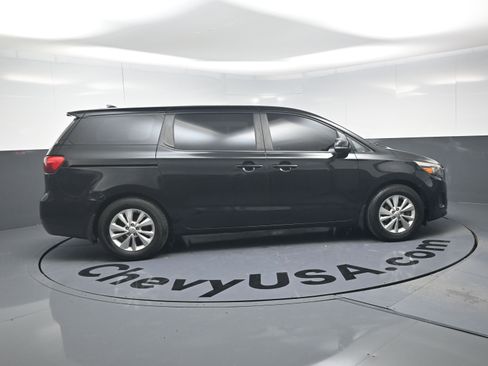 Used 2015 Kia Sedona L image 10